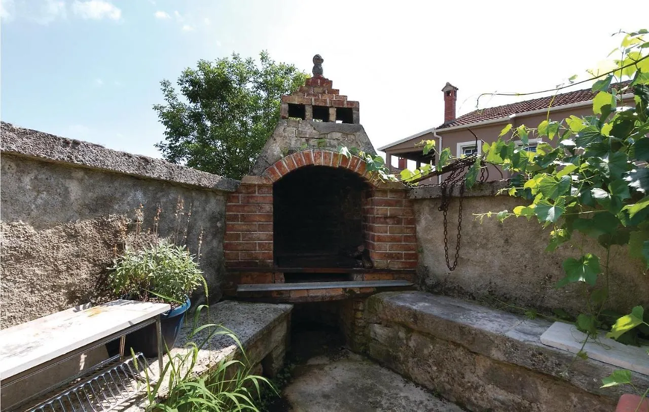 Pet Friendly Apartment In Vrsar With Wifi 0*,  Croacia