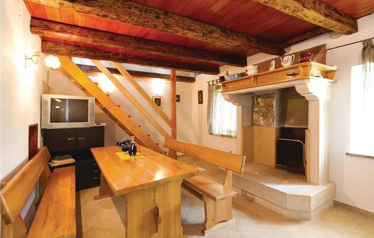 Pet Friendly Apartment In Vrsar With Wifi 0*,